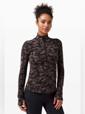 Lululemon Run Briskly 1/2 Zip. Size 10. Jacquard Lunar Rock. Like New.